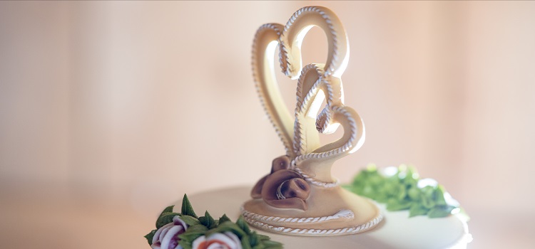 guide to wedding cake toppers