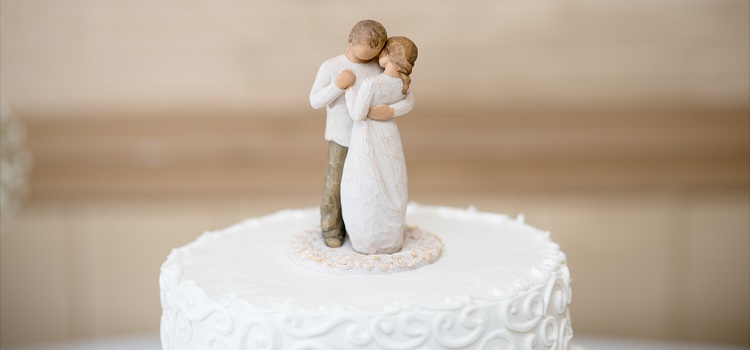 Adorable & Unique Cake Topper You'd Want for your Wedding Cake! |  WeddingBazaar