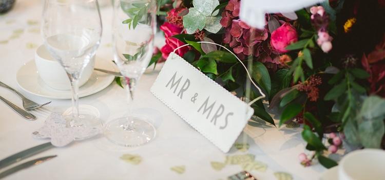 arranging your wedding seating plan