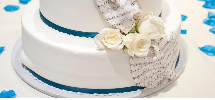 Choosing a wedding cake maker