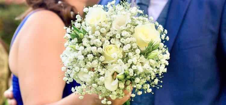 choosing beautiful bridal flowers