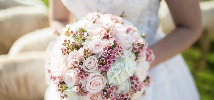 choosing beautiful bridal flowers